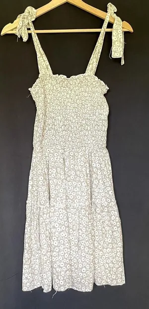 Zesica Smocked‎ Floral Sundress Small Tan White Womens Tie Shoulder Rayon thumbnail 1