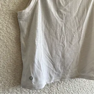 Lululemon Women’s Train‎ To Be Stripe White Tank Top Size 2 thumbnail 8
