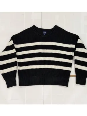 Size Medium Gap Women's Roll Neck Sweater thumbnail 2