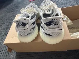 Yeezy Boost 350 Adidas V2 Zebra thumbnail 5
