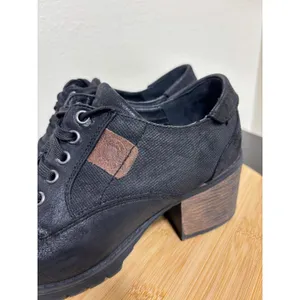 B52 by Bullboxer Booties‎ Women 9 Black Lace Up Lug Sole Block Heel Boots thumbnail 3