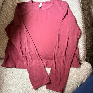 Lululemon Long Sleeve Crewneck Shirt Burgundy Size 6 thumbnail 1
