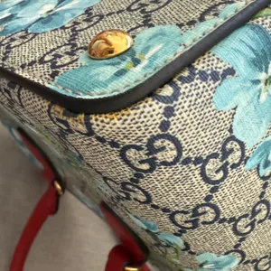 EUC Gucci GG Supreme Monogram Medium Blooms Zip Top Two Way Tote thumbnail 7