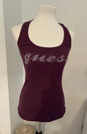 💗😻 Cutest y2k GUESS Plum Rhinestone Logo Ribbed Tank thumbnail 1