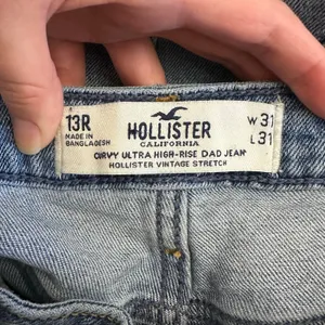 Hollister Curvy Ultra High Rise Dad Jeans 13R W31 L31 Distressed Straight‎ Leg thumbnail 2