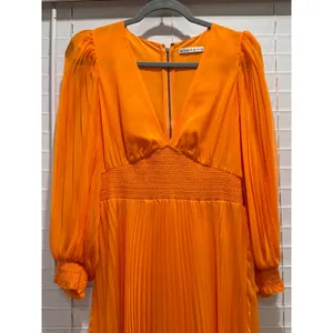 Alice + Olivia Pleated Maxi Dress Womens 8 Orange V-Neck Smocked Waist Delora thumbnail 2