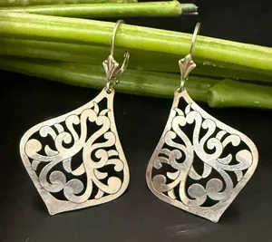 925 Sterling Silver Cut-out Filigree Arabesque Design Dangle Earrings thumbnail 1