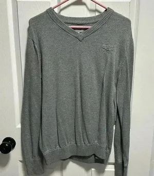 UGG AUSTRALIA GRAY VNECK OVERSIZED SWEATER thumbnail 1