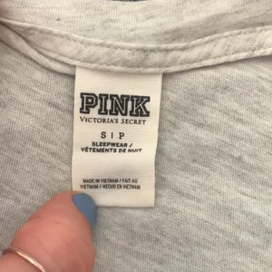 PINK v-neck thumbnail 3