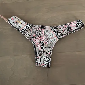 NWT Victoria’s Secret bikini bottoms scrunch butt minimum coverage XS thumbnail 2