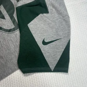 Nike Tee NFL Green Bay Packers Womens M Gray Green Short Sleeve Logo‎ Football thumbnail 5