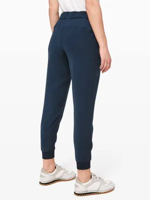 LULULEMON On The Fly Jogger in True Navy Sz. 2 thumbnail 2