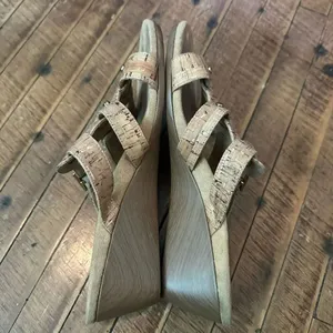 Vionic strappy tan wedge ortho arch support size 7 sandals thumbnail 3