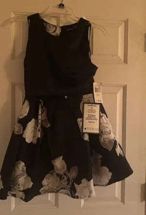 Homecoming / Semi-formal Dress thumbnail 1