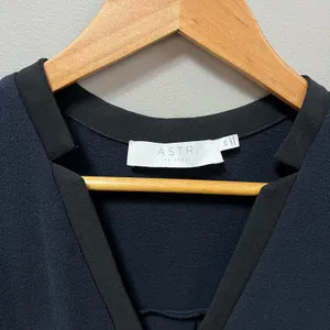 ASTR the Label V Neck Shift Dress‎ size XS thumbnail 3