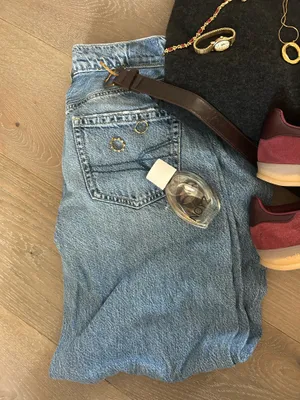 Super High-Rise Baggy Wide-Leg American Eagle Jeans thumbnail 2