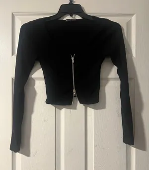 Brandy Melville Black Zip-Up Long Sleeve Crop Top thumbnail 1