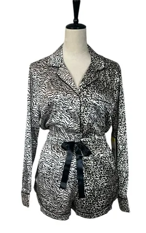 BB Dakota New Satin PJ Set Button Top Shorts Animal Print Women’s Size Medium thumbnail 1