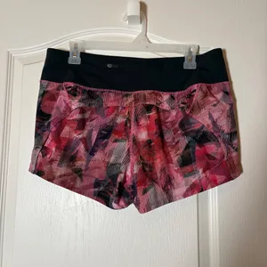 Lululemon Run Times Short II *4". Sz 8 Preloved Excellent condition. thumbnail 3