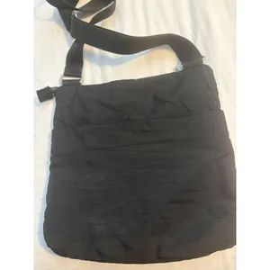 Baggallini Everywhere Crossbody Bag Black‎ Nylon Triple Zip Travel Messenger thumbnail 3