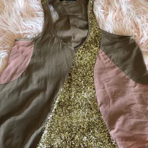 💕Fun Glittery Top💕 Size M thumbnail 2