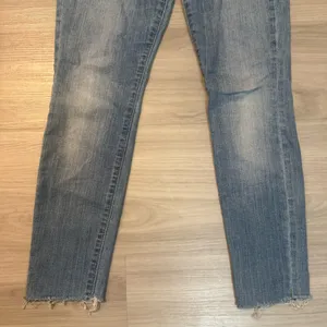 7 For All Mankind Gwenevere Ankle Skinny Blue Jeans raw hem size 24 thumbnail 5