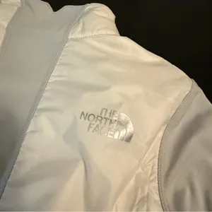 The North‎ Face Women's White and Gray Ski Jacket thumbnail 9