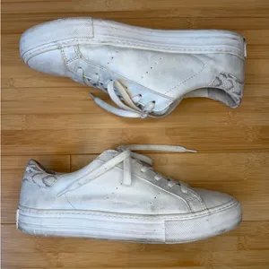 No Name Women's Arcade Metallic Lace Up Sneakers White Silver Size 9 / 40 thumbnail 2