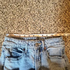 Old‎ Navy Womens Jeans Sky High Wide Leg Light Wash Distressed Size 00 thumbnail 4
