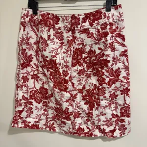Ann Taylor Womens Red White Floral 100% Linen Mini Pencil Skirt Size 10 Pockets thumbnail 2