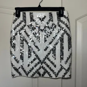 Express Sexy White and Silver Sequin Aztec Lined Mini Party Skirt Womens XS‎ thumbnail 4