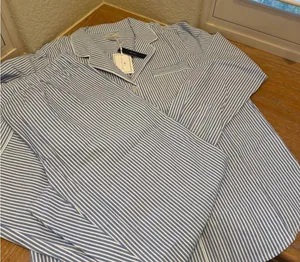 Petite Plume Women's Twill Pajama Set in French Blue Heritage Stripe thumbnail 3