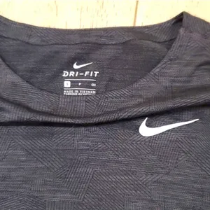 Nike Woman's Running Cropped Shirt thumbnail 2