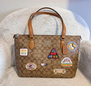 coach Gallery Tote In Signature Canvas With Patches CJ603 thumbnail 1