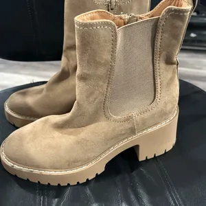 Universal Thread Tan Suede Ankle Boots thumbnail 6