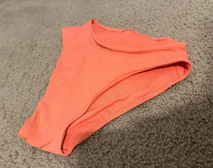 Lululemon Bikini Bottems thumbnail 1