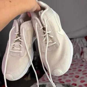 Nike Women's White and Cream Trainers thumbnail 5