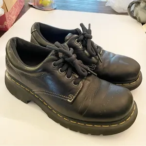 Dr. Martens Womens Size 10 US 4-Eyelet Oxford Black Leather‎ Model 8C48 thumbnail 4