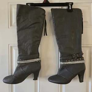 Vanity Gray Studded Rhinestone Knee High Boots Heeled Size 8.5 Alla VT thumbnail 1