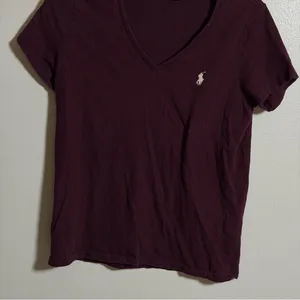 Polo by‎ Ralph Lauren Women's Burgundy V-Neck Top Minimalist size M thumbnail 3