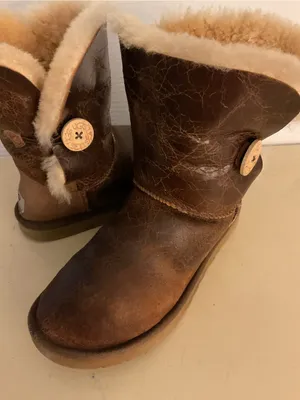 UGG women brown leather distressed Bailey button short classic boots US 7 thumbnail 3