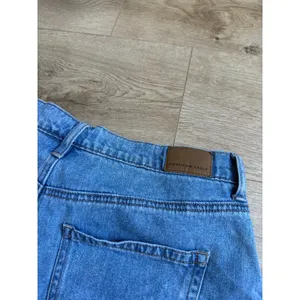 EUC American Eagle Mom Shorts Women's Size 8 High Rise Cuffed Denim Jean Pleated thumbnail 9