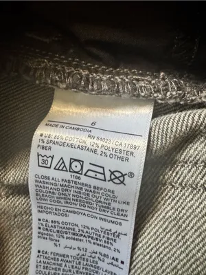 Old Navy Gray Mid-Rise Wow Boyfriend Jeans Size 6 thumbnail 7