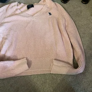 Abercrombie v neck sweater M‎ thumbnail 3