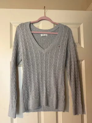 Hollister Cable Knit Icon V-Neck Sweater thumbnail 2