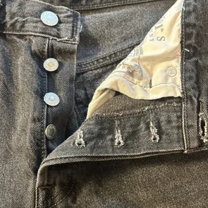 Levi Strauss 501 Jeans Black Distressed Button Fly Women's‎ Size Small Casual thumbnail 3