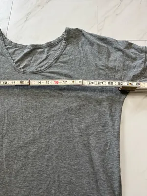 Lululemon Gray Heathered Fitted seam sleeve relaxed body fit tshirt thumbnail 4