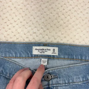 Abercrombie & Fitch The 4" High Rise Mom Short Distressed Cutoff Denim Plus Size thumbnail 3