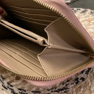 Love‎ Moschino Pink Quilted Heart Zip Around Wallet thumbnail 10