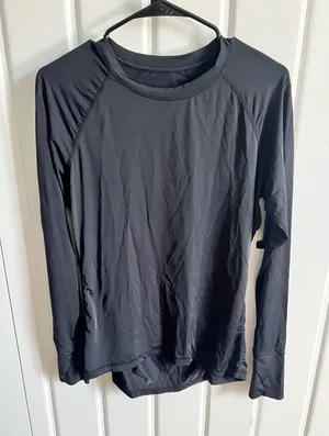 Black Long Sleeve Workout Top Size L thumbnail 1